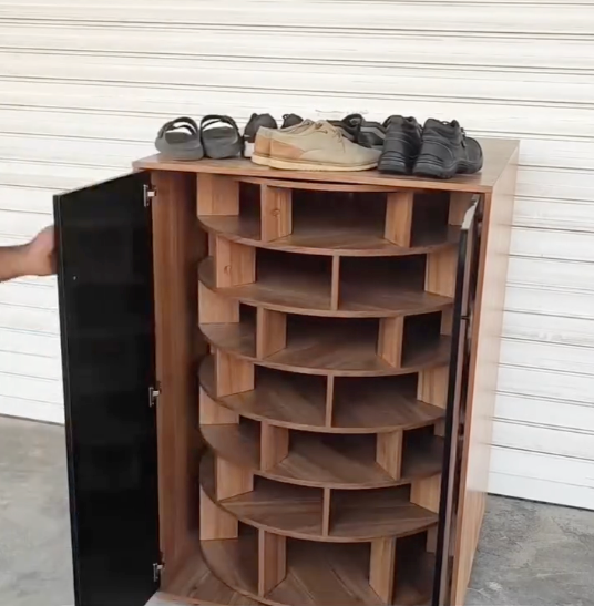 Large capacity rotating shoe rack